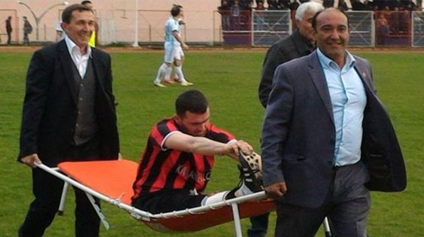 Sakatlanan Oyuncuyu Taşıyacak Görevli Olmayın İş Kulüp Başkanlarına Düştü