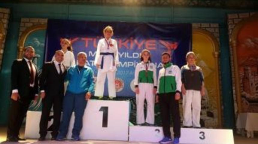 Fatma Uygur T&uuml;rkiye Şampiyonu Oldu