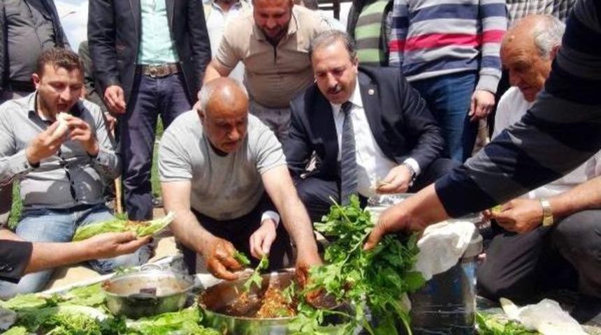 Şanlıurfa&rsquo;Da &Ccedil;iğk&ouml;fteli 'evet' Kutlaması