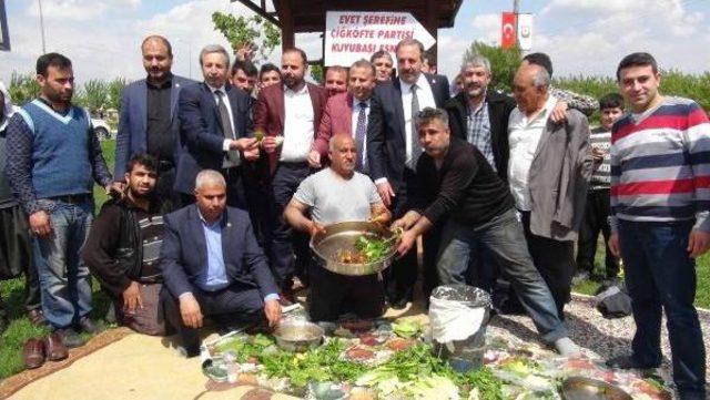 Şanlıurfa’Da Çiğköfteli 'evet' Kutlaması