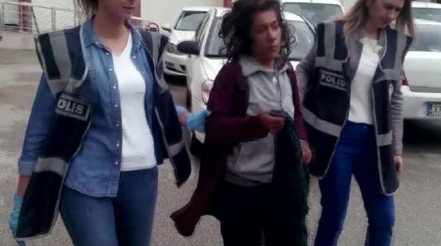 Hırsızlık Yapan Kadın Su&ccedil;&uuml;st&uuml; Yakalandı