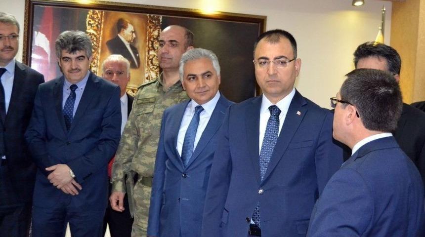 Turgut &Ouml;zal &Ouml;l&uuml;m Yıld&ouml;n&uuml;m&uuml;nde Memleketinde Anıldı