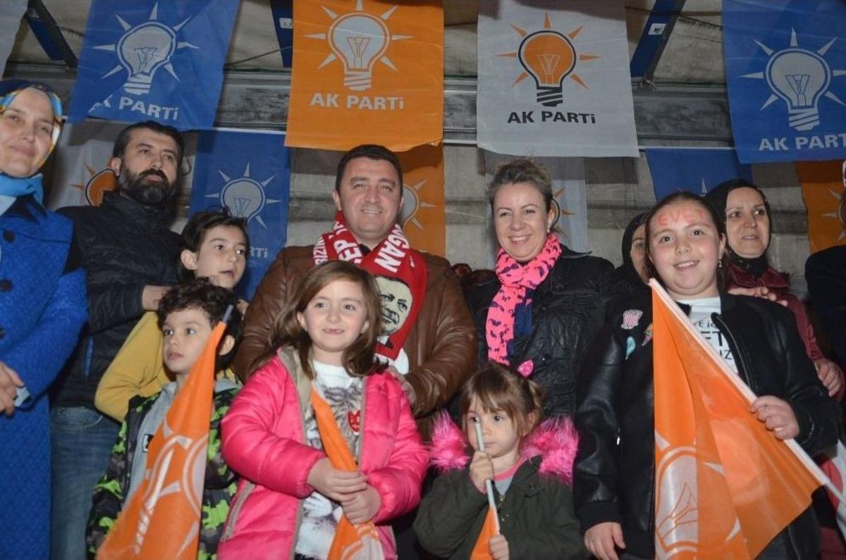 Boz&uuml;y&uuml;k&rsquo;te Referandum Sonu&ccedil;larının Ardından Coşkulu Kutlama