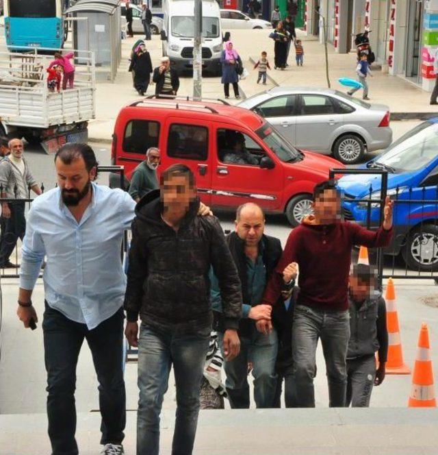 &Ccedil;alıntı Otomobille Hırsızlık Yapan 3 &Ccedil;ocuk Yakalandı 3