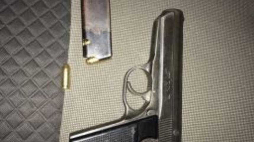 Havaya Rast Gele Ateş Eden Şahıs Tabancasıyla Yakalandı