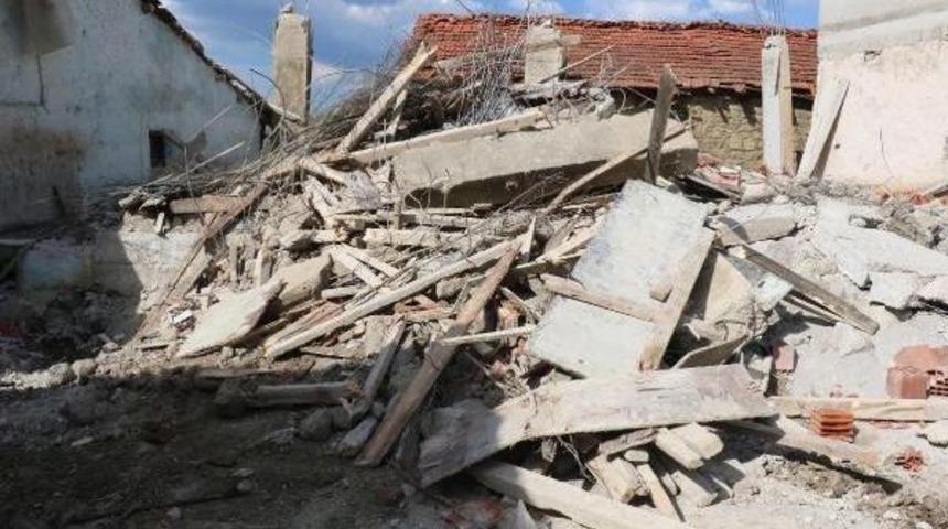 3 Kişinin &Ouml;ld&uuml;ğ&uuml; Garaj Inşaatı I&ccedil;in Ka&ccedil;ak Iddiası