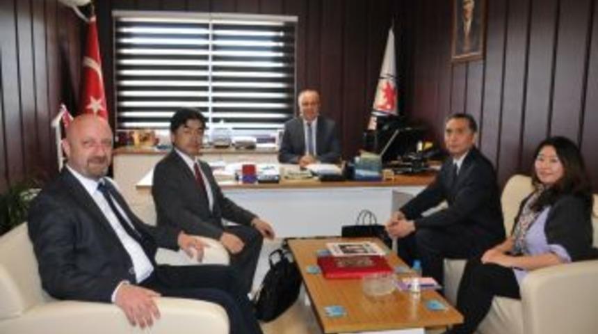 Japon İş Adamları Om&uuml;&rsquo;de