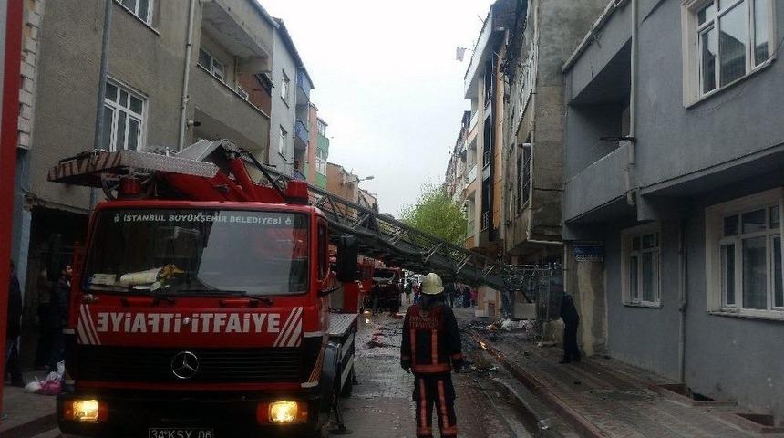 Sultangazi&rsquo;de Korkutan &Ccedil;atı Yangını