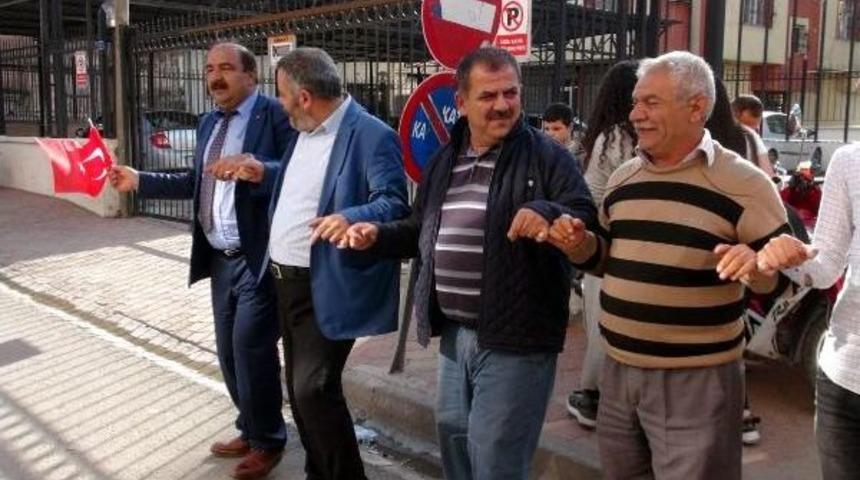 Cizre'de Y&uuml;zde 81.26 'hayır' Oyu &Ccedil;ıktı Ama Ak Parti Halaylı Kutlama Yaptı