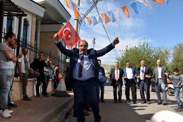 Cizre'de Yüzde 81.26 'hayır' Oyu Çıktı Ama Ak Parti Halaylı Kutlama Yaptı