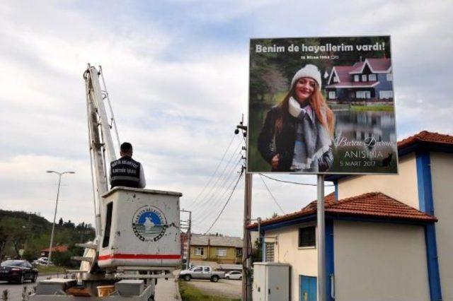 Üniversiteli Burcu'nun Kazada Öldüğü Yere Tabelası Dikildi