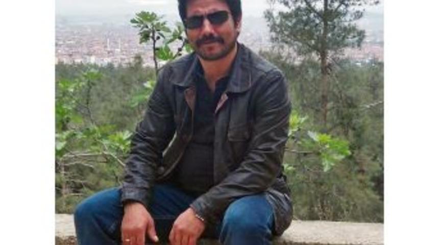 Bariyerlere &Ccedil;arpan Motosikletin S&uuml;r&uuml;c&uuml;s&uuml; &Ouml;ld&uuml;