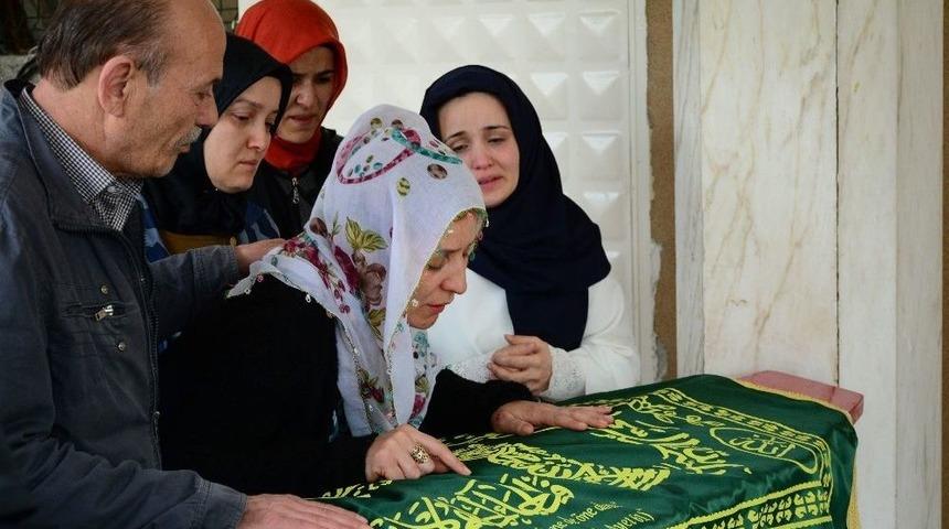 Piknikte U&ccedil;urumdan D&uuml;şerek &Ouml;len &Ccedil;ocuk Defnedildi