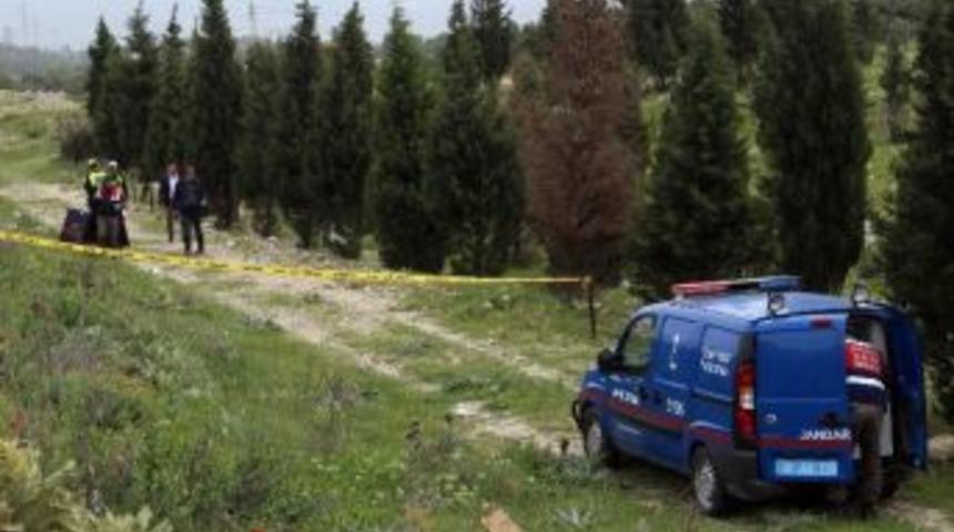 Denizli&rsquo;de Yol Kenarında Cesedi Bulunan Kadının Kimliği Belirlendi