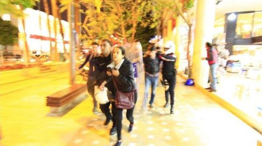 Referandum Sonucuna Itiraza Polis M&uuml;dahalesi: 14 G&ouml;zaltı