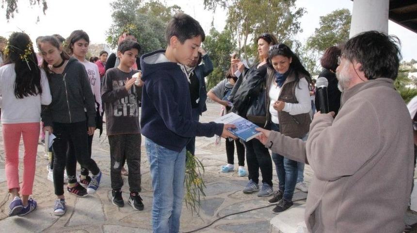 Halikarnas Baalık&ccedil;ısı Anısına Pasta Kesip Mezarına &Ccedil;i&ccedil;ek Bıraktılar