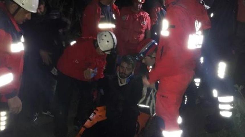 Bursa'da Dereye D&uuml;şen Gen&ccedil;, 2 Saatlik Operasyonla Kurtarıldı