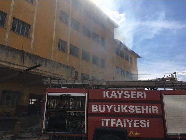 Eski Un Fabrikasında Yangın &Ccedil;ıktı 1