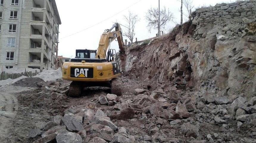 Altındağ’da Yol Yapım Çalışmaları Aralıksız Sürüyor
