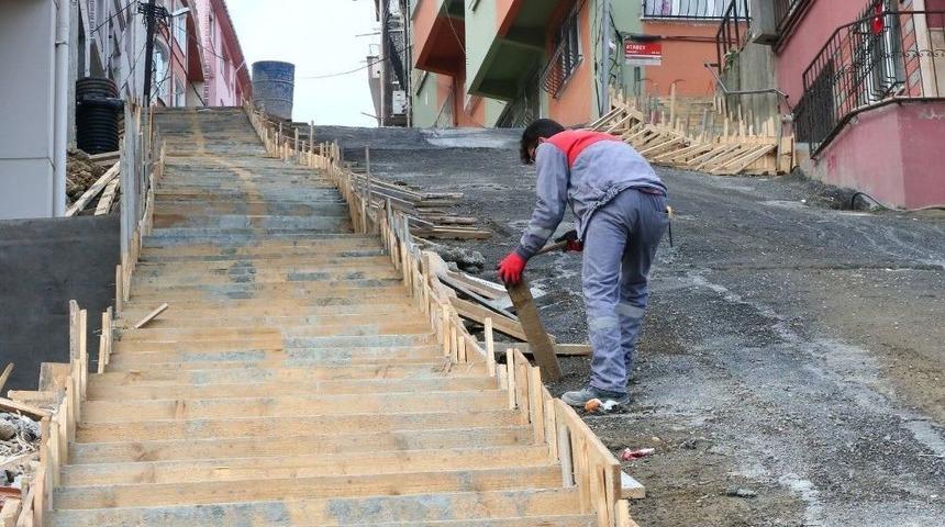 Ey&uuml;pte Dik Yokuşlara Merdiven Yapılıyor