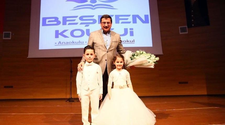 Ke&ccedil;i&ouml;renli Miniklerden Anlamlı G&ouml;steri