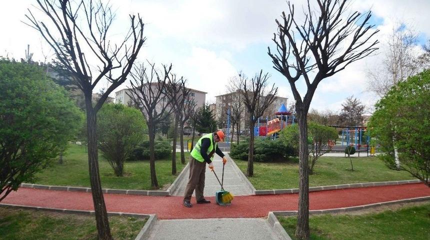 Pursaklar&rsquo;ın Parklarına Bahar Bakımı