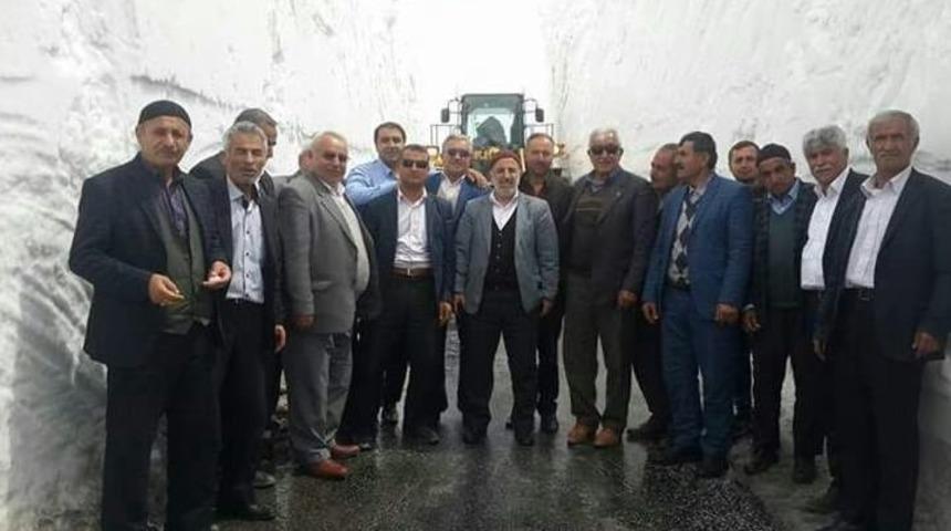 Bahçesaray Yolunda Kar Temizleme Çalışması