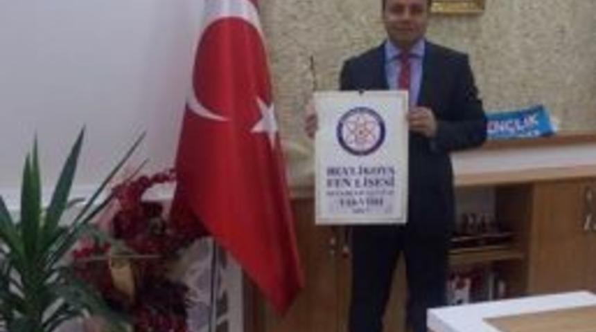 Eski Kaymakam Selçuk Haskırış’a Fen Lisesi’nden Teşekkür Plaketi