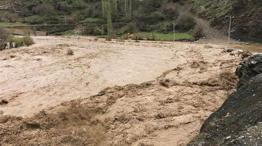 Sason Ve Kozluk İl&ccedil;elerinde Kapanan K&ouml;y Yolları Ulaşıma A&ccedil;ıldı