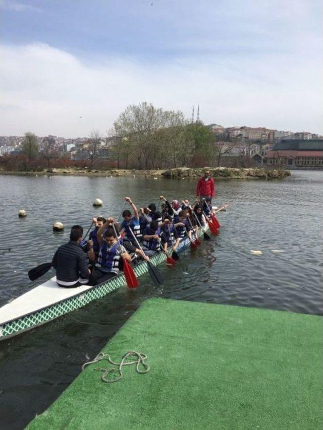 Eyüplü Gençler Başarıya Kürek Çekiyor