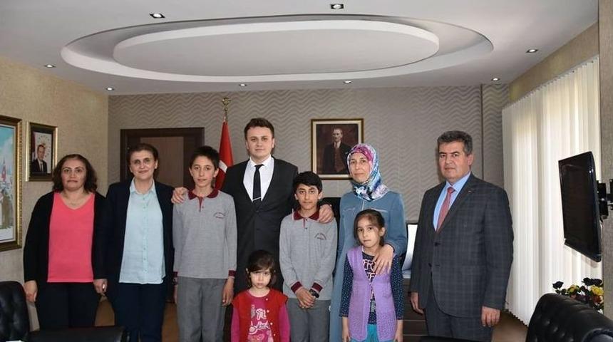 Buharkent&rsquo;te Kitap Okuyanlar &Ouml;d&uuml;llendirildi