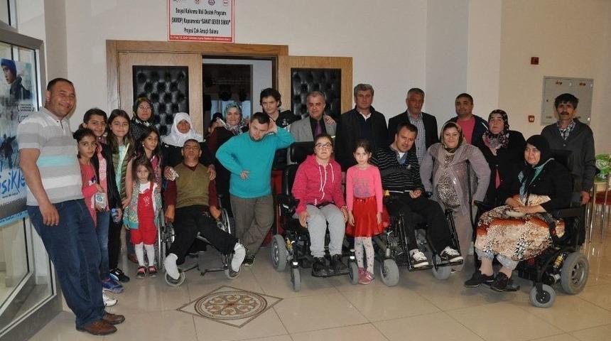 Belediyeden Engellilere Sinema Keyfi