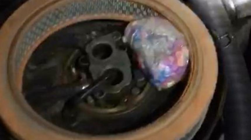 Otomobilin Hava Filtresinden Uyuşturucu Hap &Ccedil;ıktı