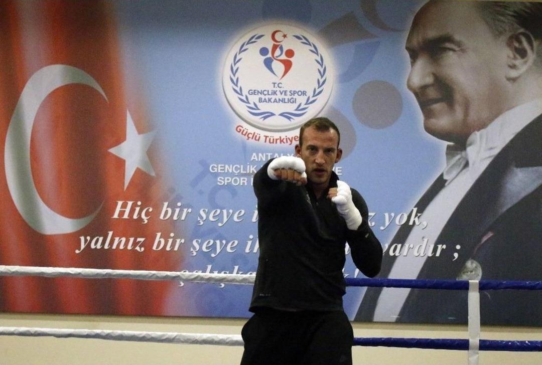 Altın Kemere Hazırlanan Alman Boks&ouml;r&uuml;n T&uuml;rkiye Sevgisi