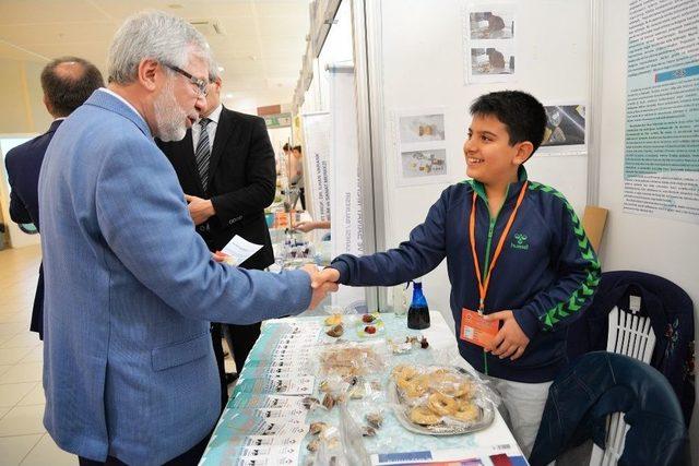 Ortaokul Öğrencilerinin Projeleri Üniversitede Sergileniyor