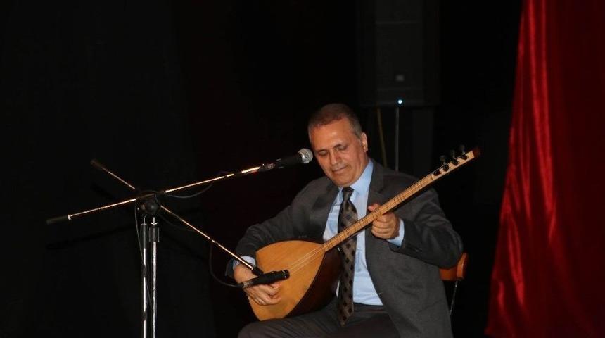 Neşet Ertaş T&uuml;rk&uuml;leriyle Anıldı