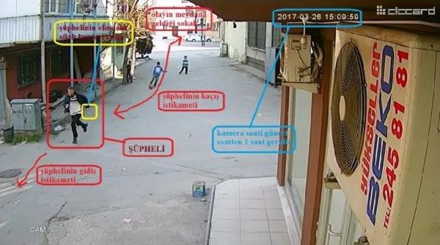 &Ccedil;ocuğun Elindeki Cep Telefonunu Alıp Ka&ccedil;an Silahlı Gasp&ccedil;ı Yakalandı