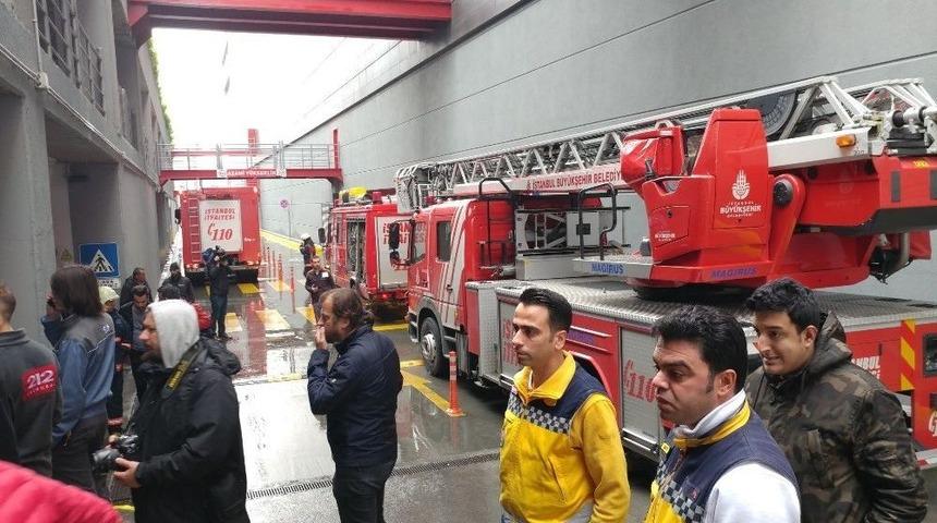 Avm Genel M&uuml;d&uuml;r&uuml;: "yarım Saat İ&ccedil;erisinde Alışveriş Merkezimizi Hizmete A&ccedil;acağız