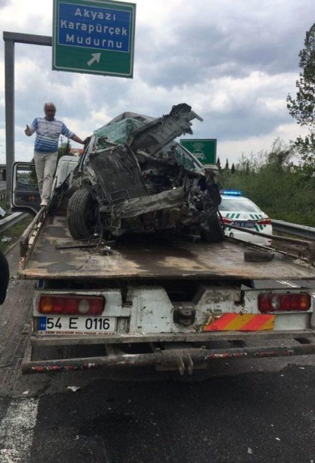 Sakarya Tem Gişelerinde Trafik Kazası: 2 Yaralı