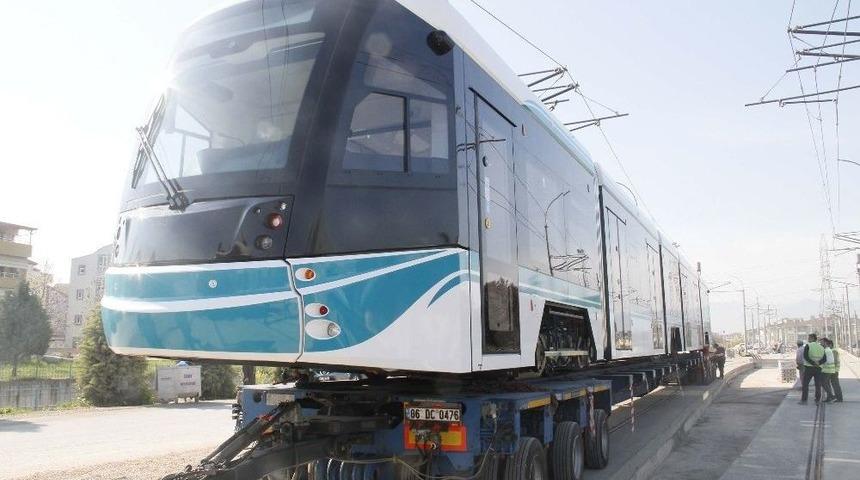 Ak&ccedil;aray&rsquo;da Beşinci Ara&ccedil; Da Raylara İndirildi