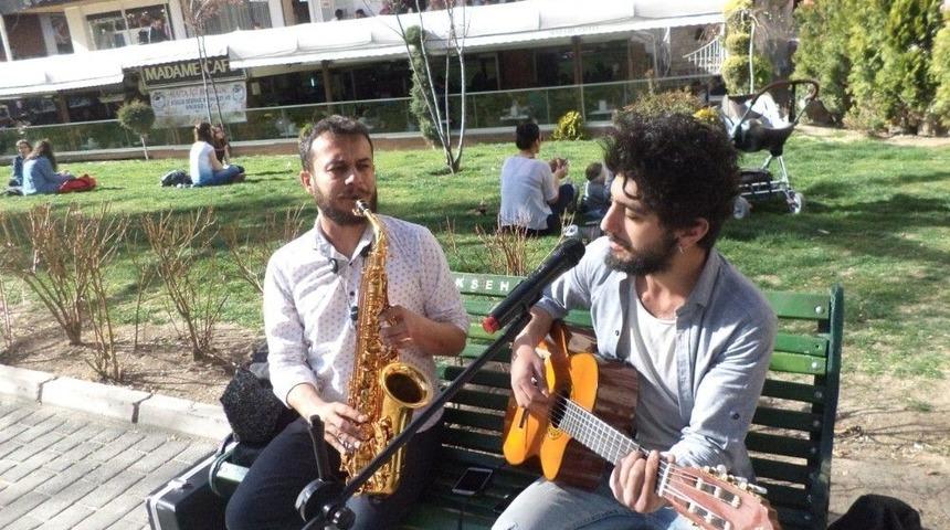Eskişehir, M&uuml;zisyenler Sayesinde &rsquo;ezgişehir&rsquo; Gibi