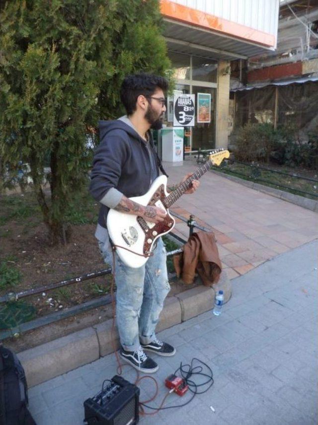 Eskişehir, M&uuml;zisyenler Sayesinde &rsquo;ezgişehir&rsquo; Gibi 2