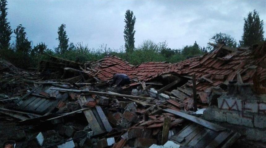 Lodos Ve Yağmur Sebebiyle Dam &Ccedil;&ouml;kt&uuml;, 20 Hayvan Telef Oldu