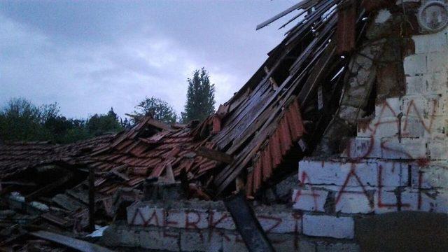 Lodos Ve Yağmur Sebebiyle Dam Çöktü, 20 Hayvan Telef Oldu