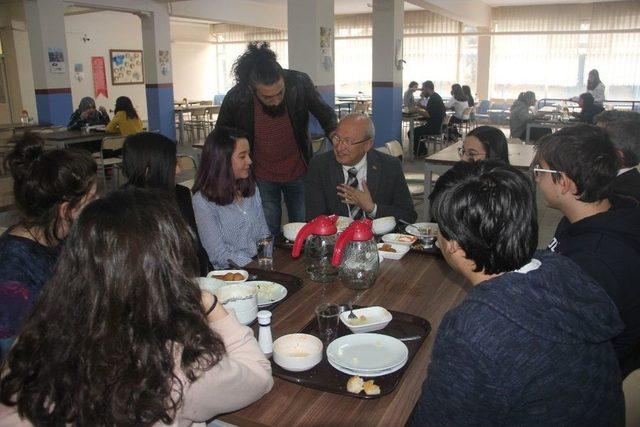 Çakırözer, Mezun Olduğu Eskişehir Anadolu Lisesini Ziyaret Etti