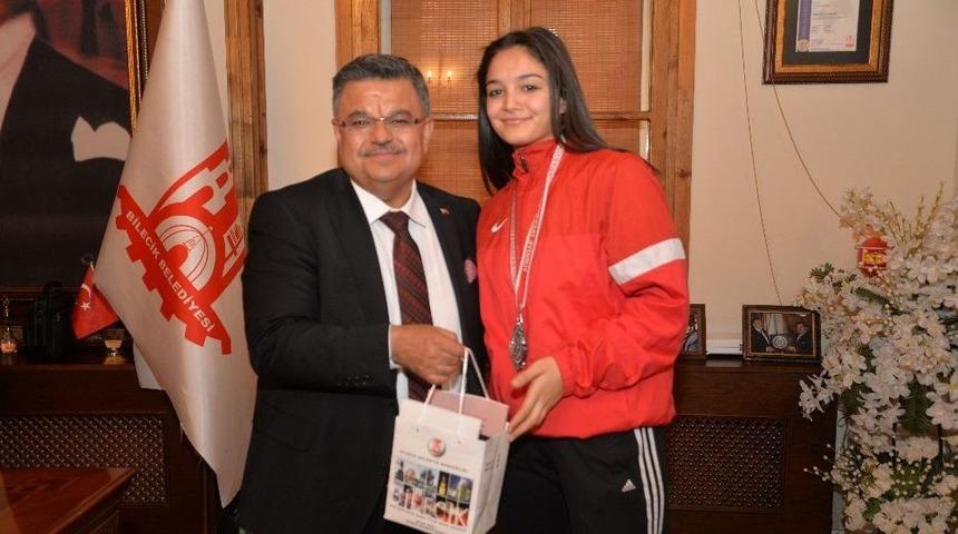 Bilecik Belediye Başkanı Selim Yağcı Başarılı Sporcuları Ağırladı