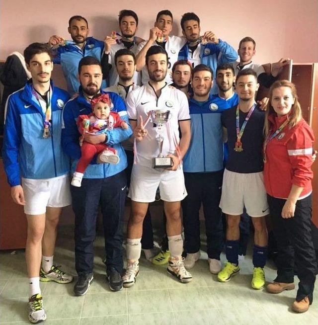 Düzce Üniversitesi Erkek Voleybol Takımı 1. Lig Şampiyonu Oldu