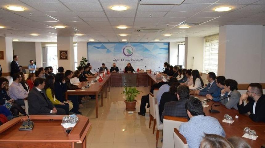 Rekt&ouml;r &Ccedil;akar Akademisyenlerle Bir Araya Geldi