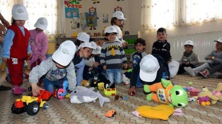 Fethiye'den Vanlı Öğrencilere Oyun Parkı Ve Oyuncak