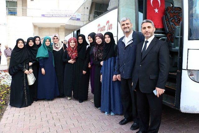 Karabük Üniversitesi Öğrencileri Dualarla Umre’ye Uğurlandı